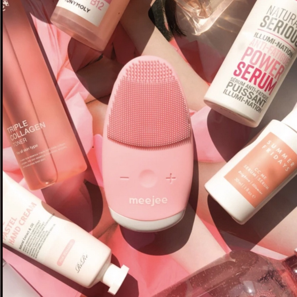 NEW meejee Facial Cleansing Massager - Pink